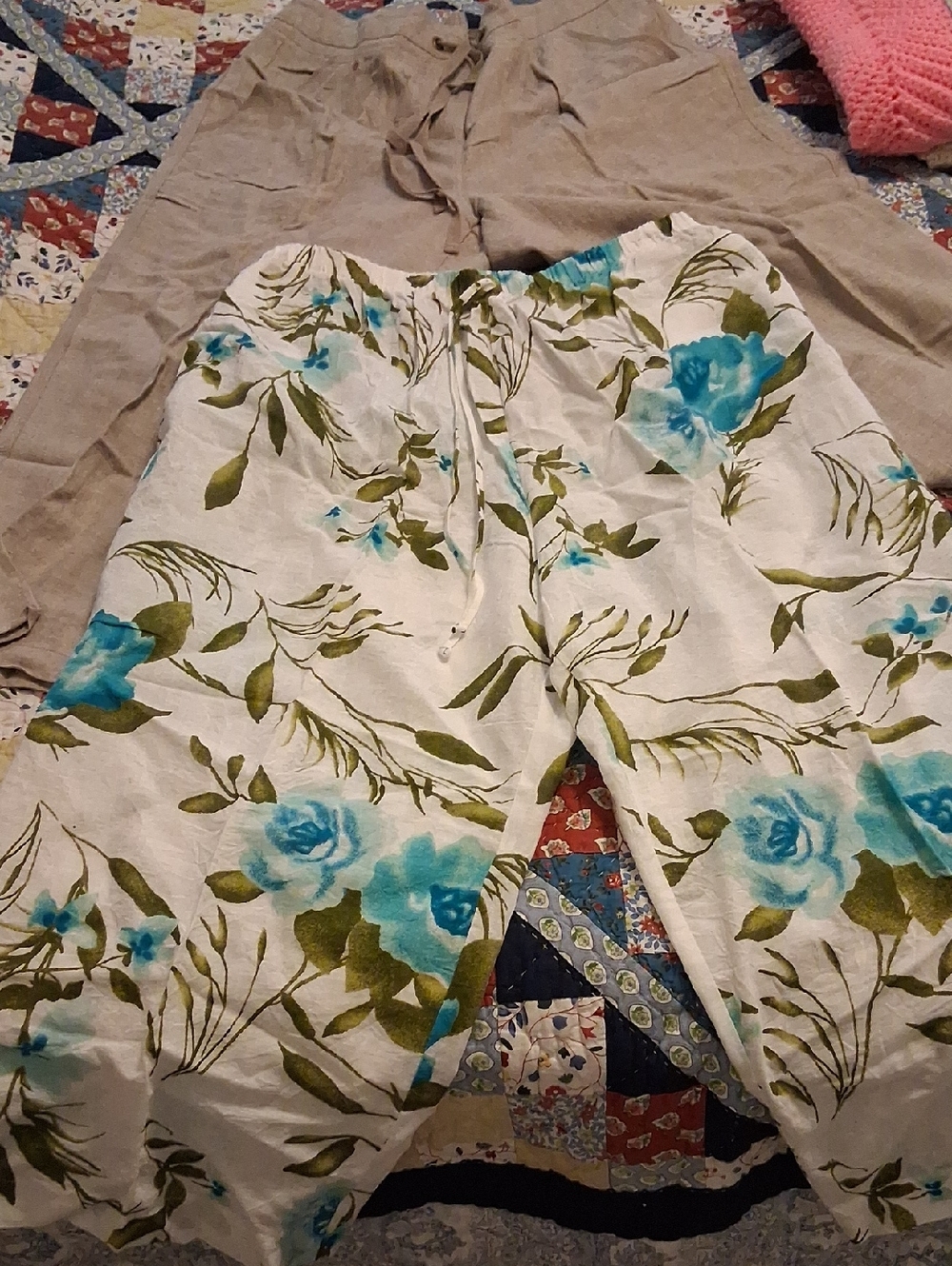 Lightweight Floral Drawstring Pants in Blue and Olive